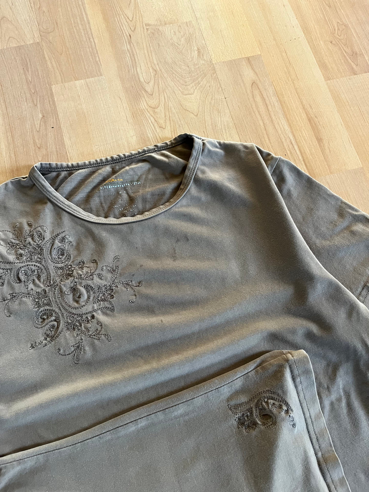 Y2K Light Brown Chlorophylle Faded Flower Embroidered Tee (M)