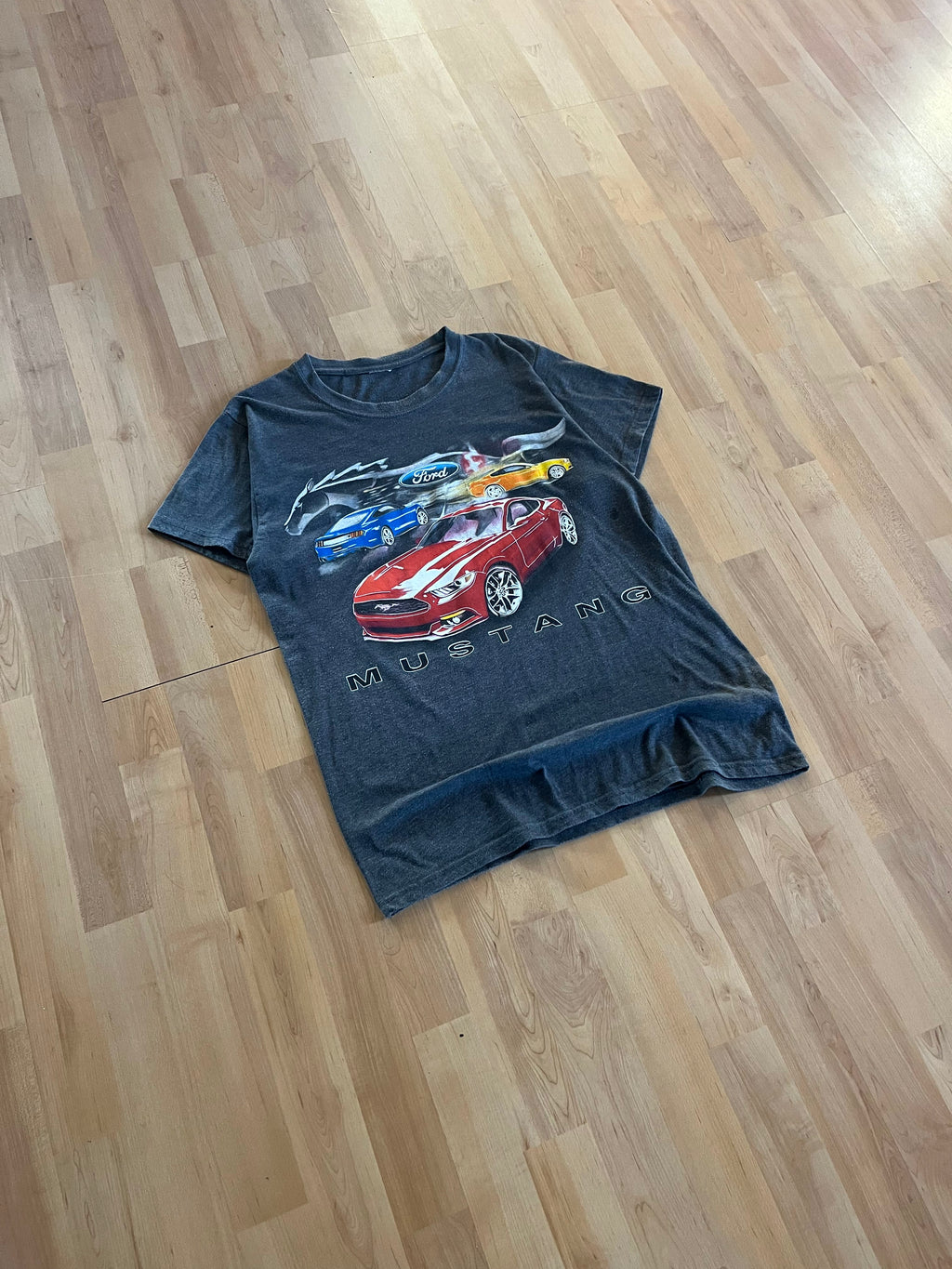 00s Grey Ford Mustang Racing Graphic Tee (L)
