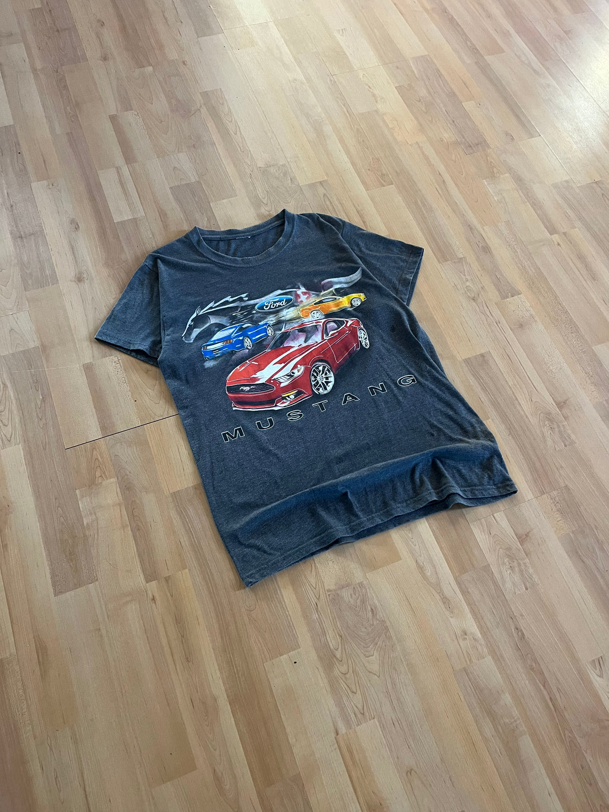 00s Grey Ford Mustang Racing Graphic Tee (L)