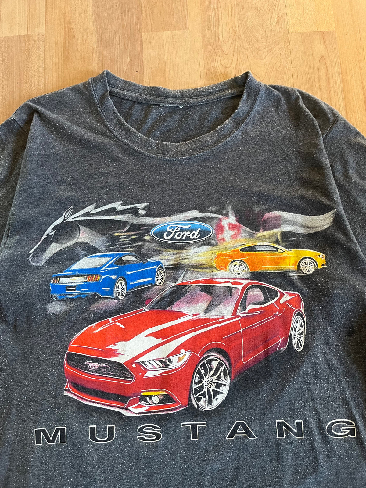 00s Grey Ford Mustang Racing Graphic Tee (L)
