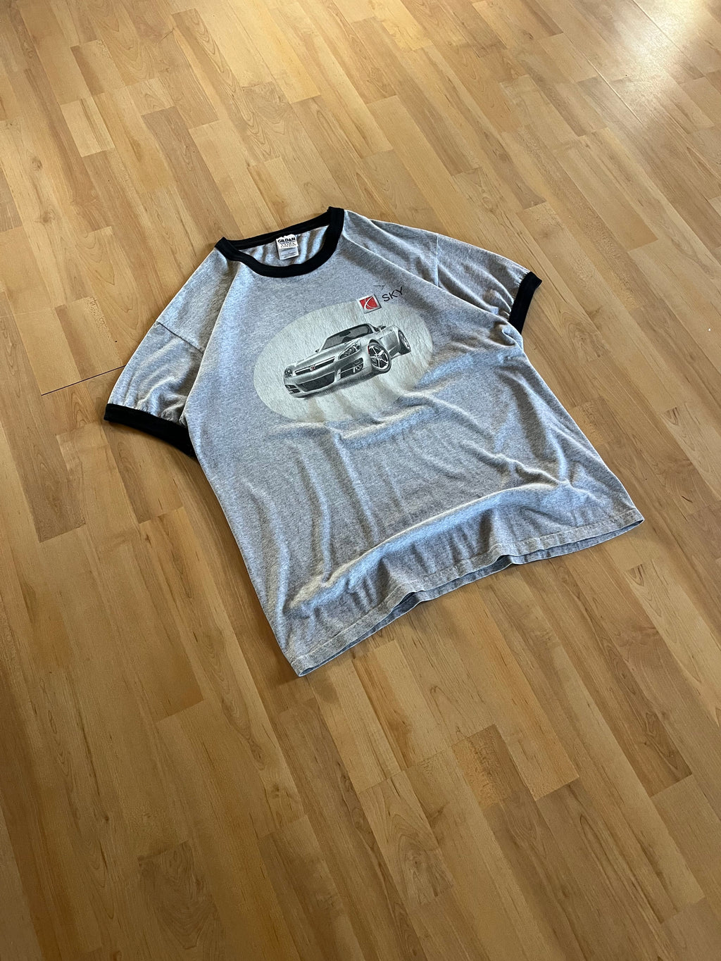 00s Grey Saturn Sky Promotional Graphic Tee (L)