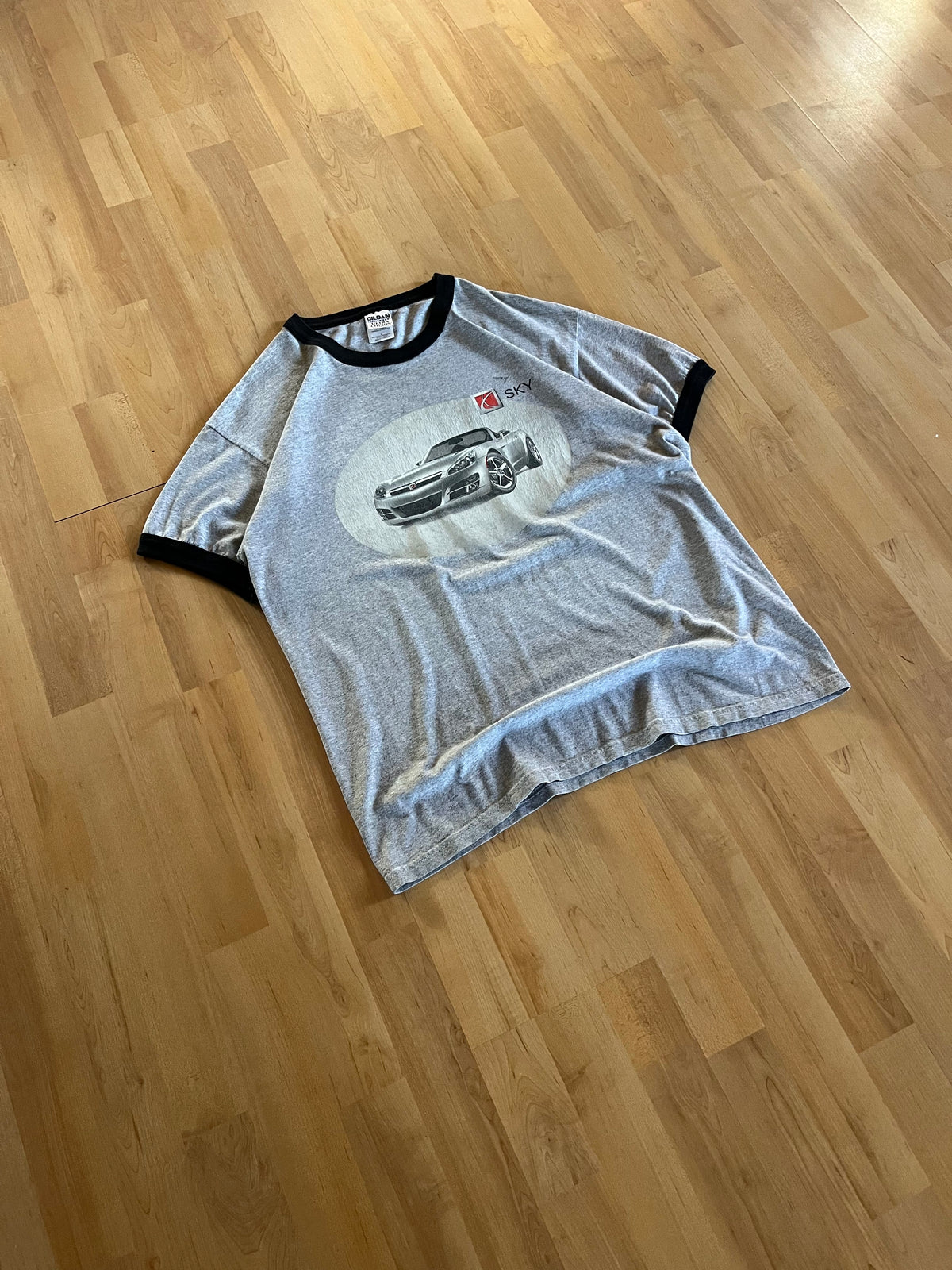 00s Grey Saturn Sky Promotional Graphic Tee (L)