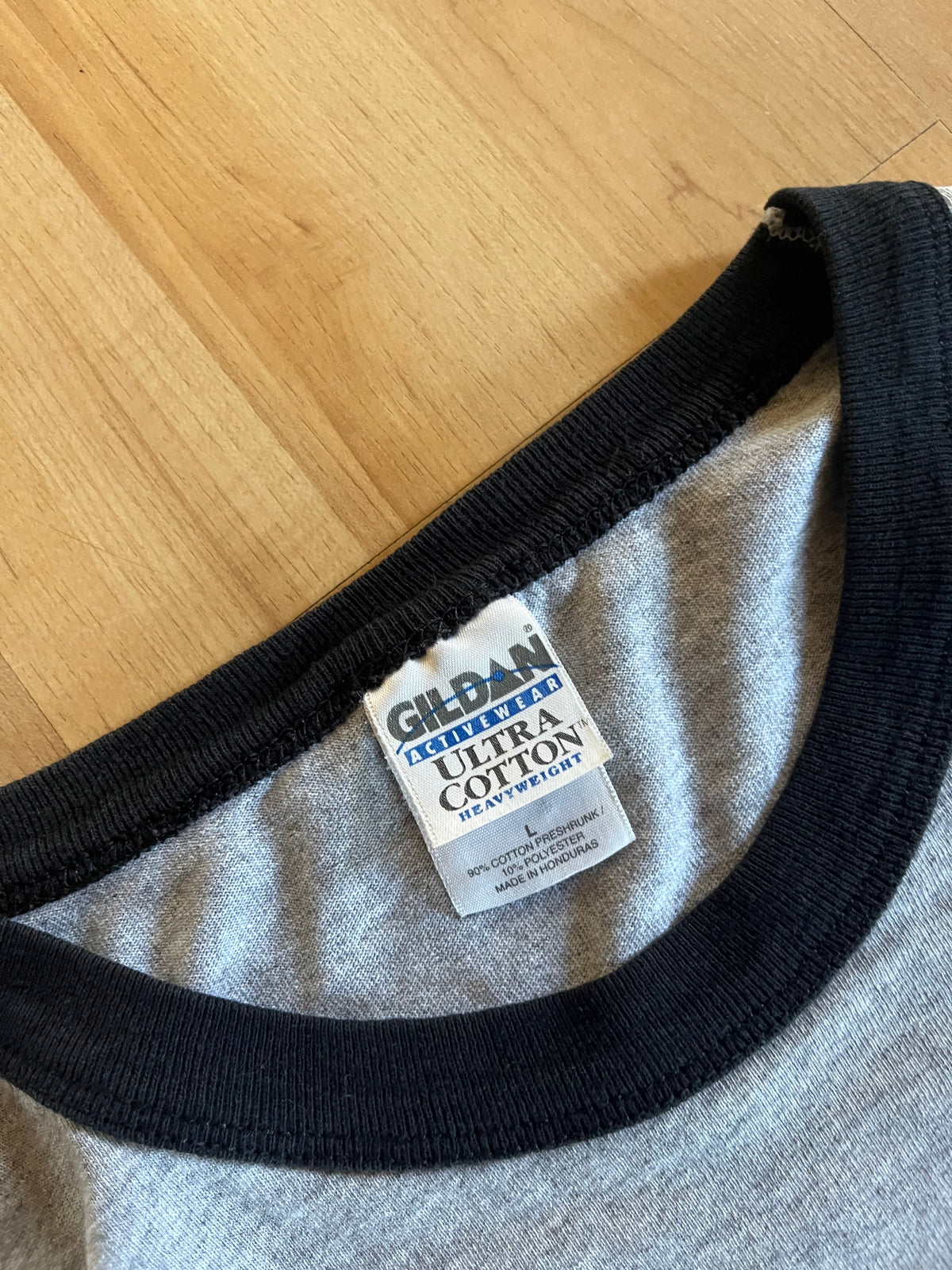 00s Grey Saturn Sky Promotional Graphic Tee (L)