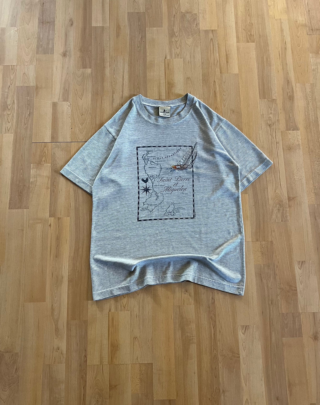00s Grey Striped Saint-Pierre & Miquelon Map Graphic Tee (M)