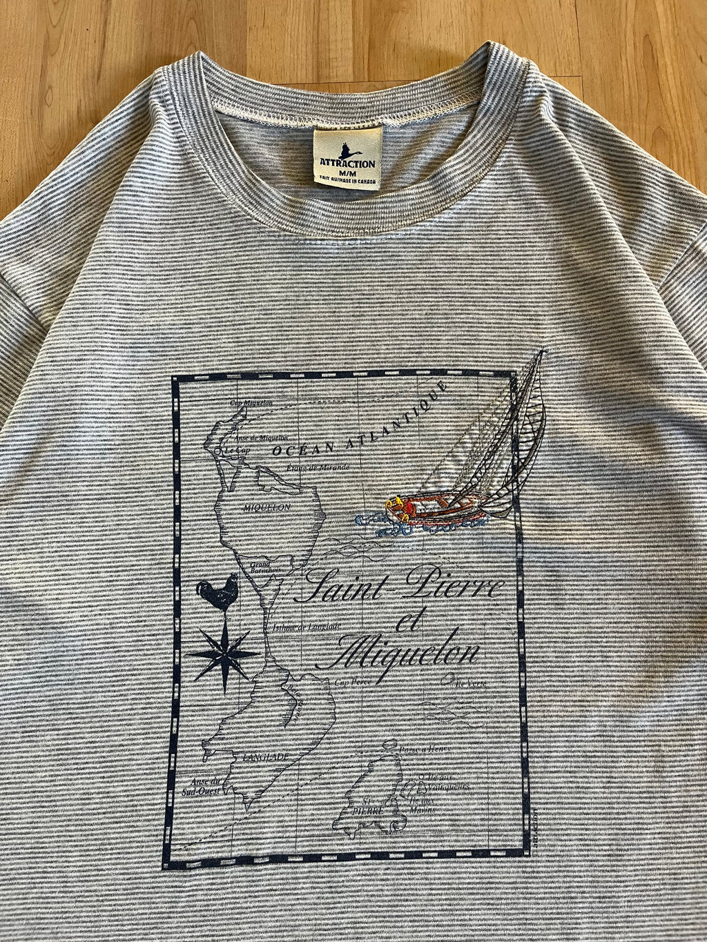 00s Grey Striped Saint-Pierre & Miquelon Map Graphic Tee (M)