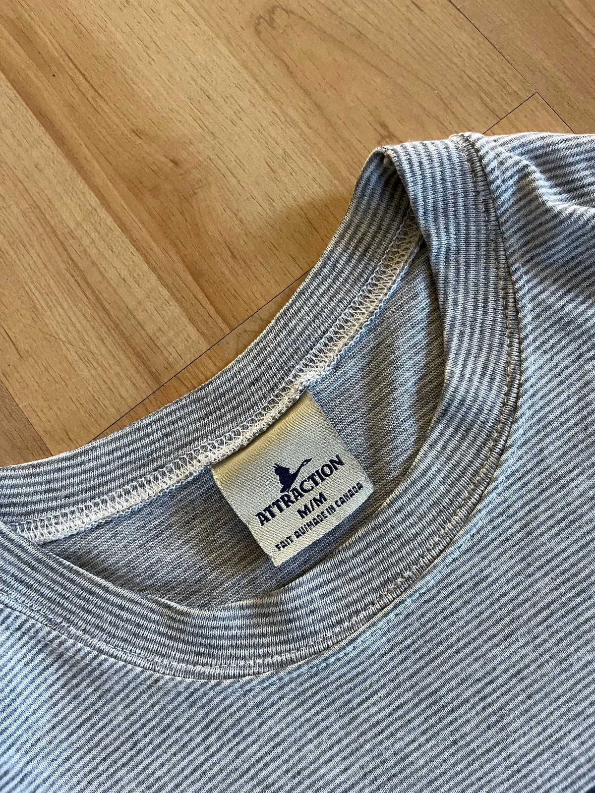 00s Grey Striped Saint-Pierre & Miquelon Map Graphic Tee (M)