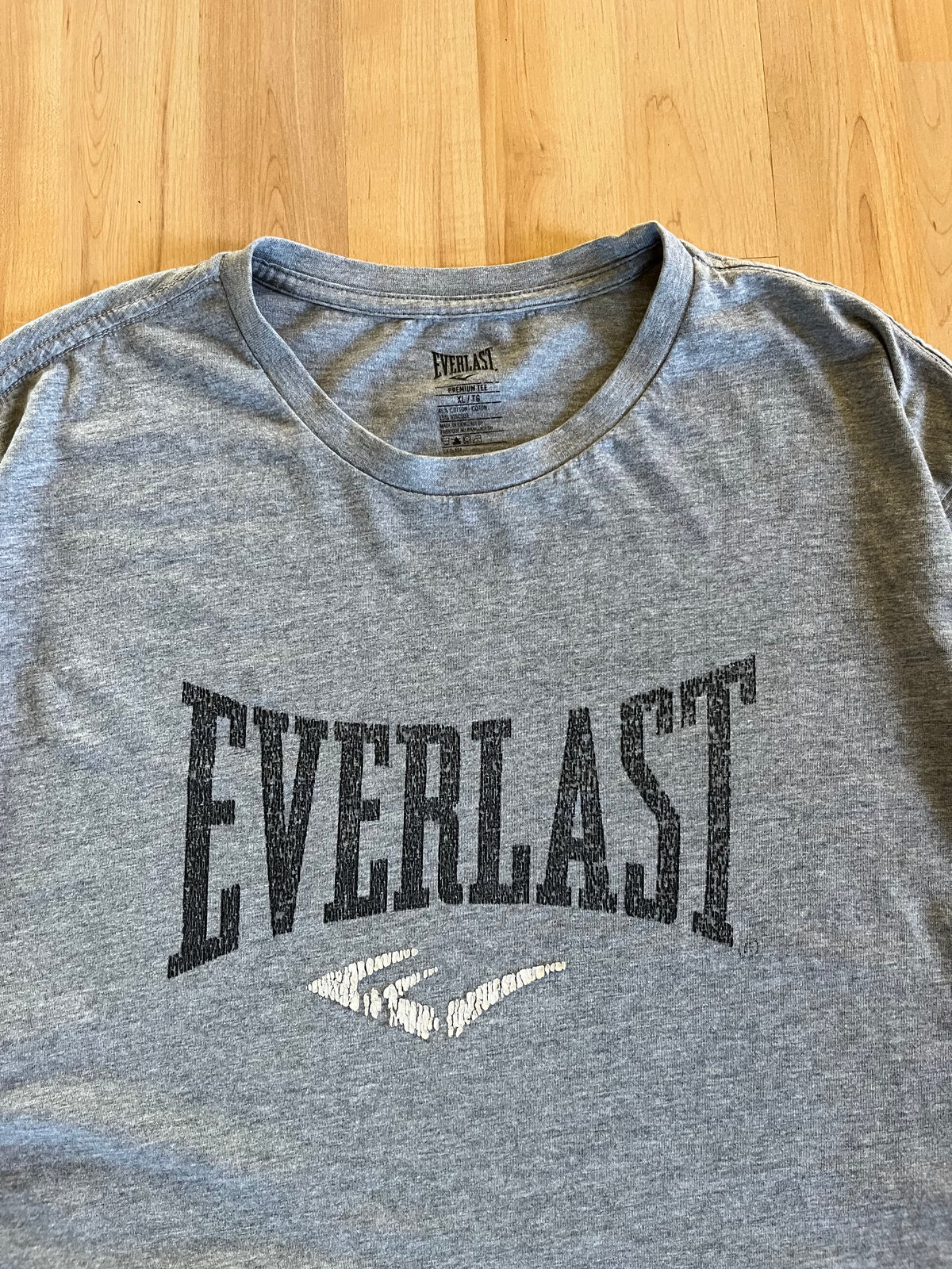00s Grey Everlast Boxing Heavyweight Graphic Tee (XL)