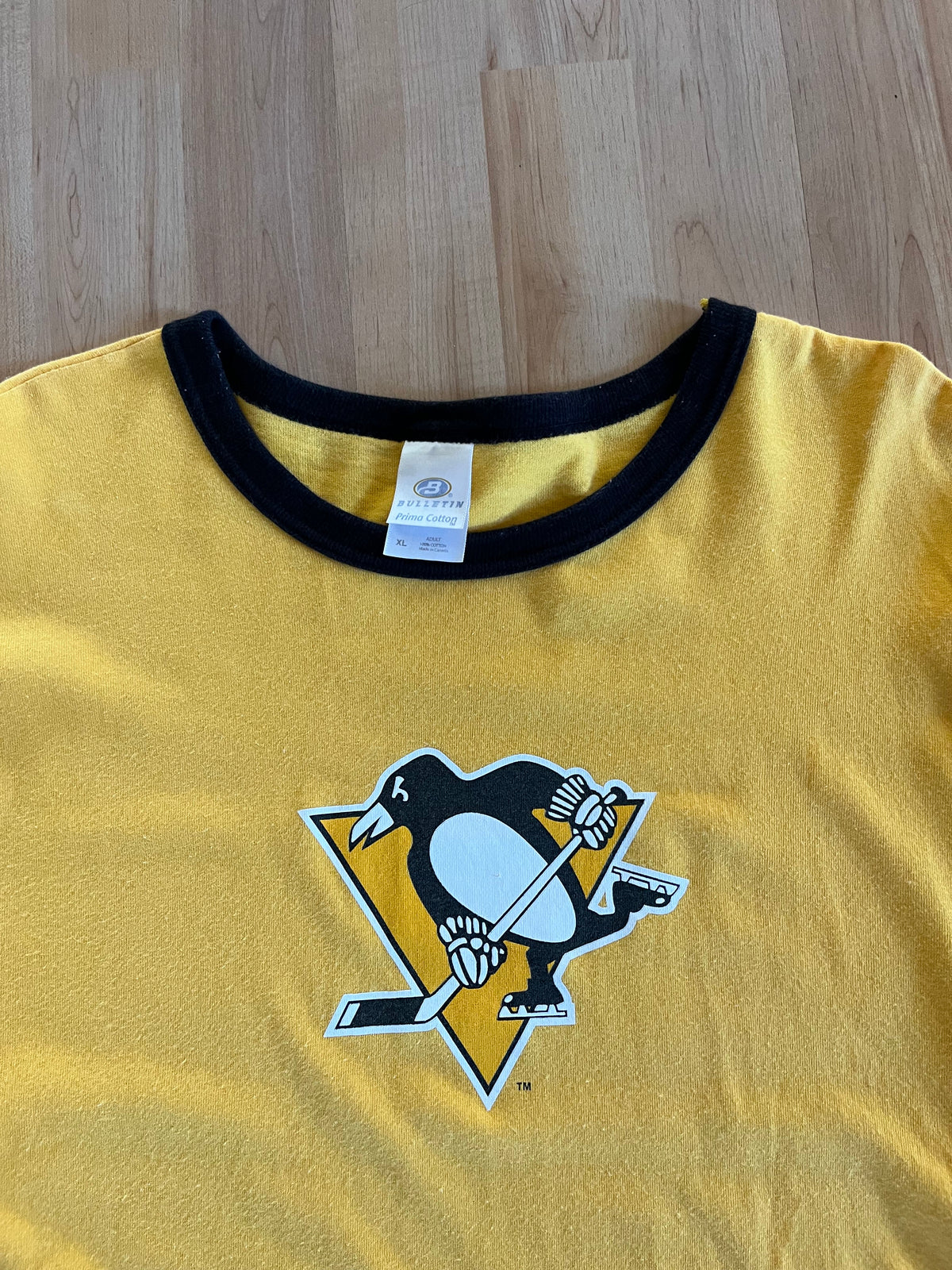 90s Yellow Retro Pittsburgh Penguins NHL Graphic Tee (XL)