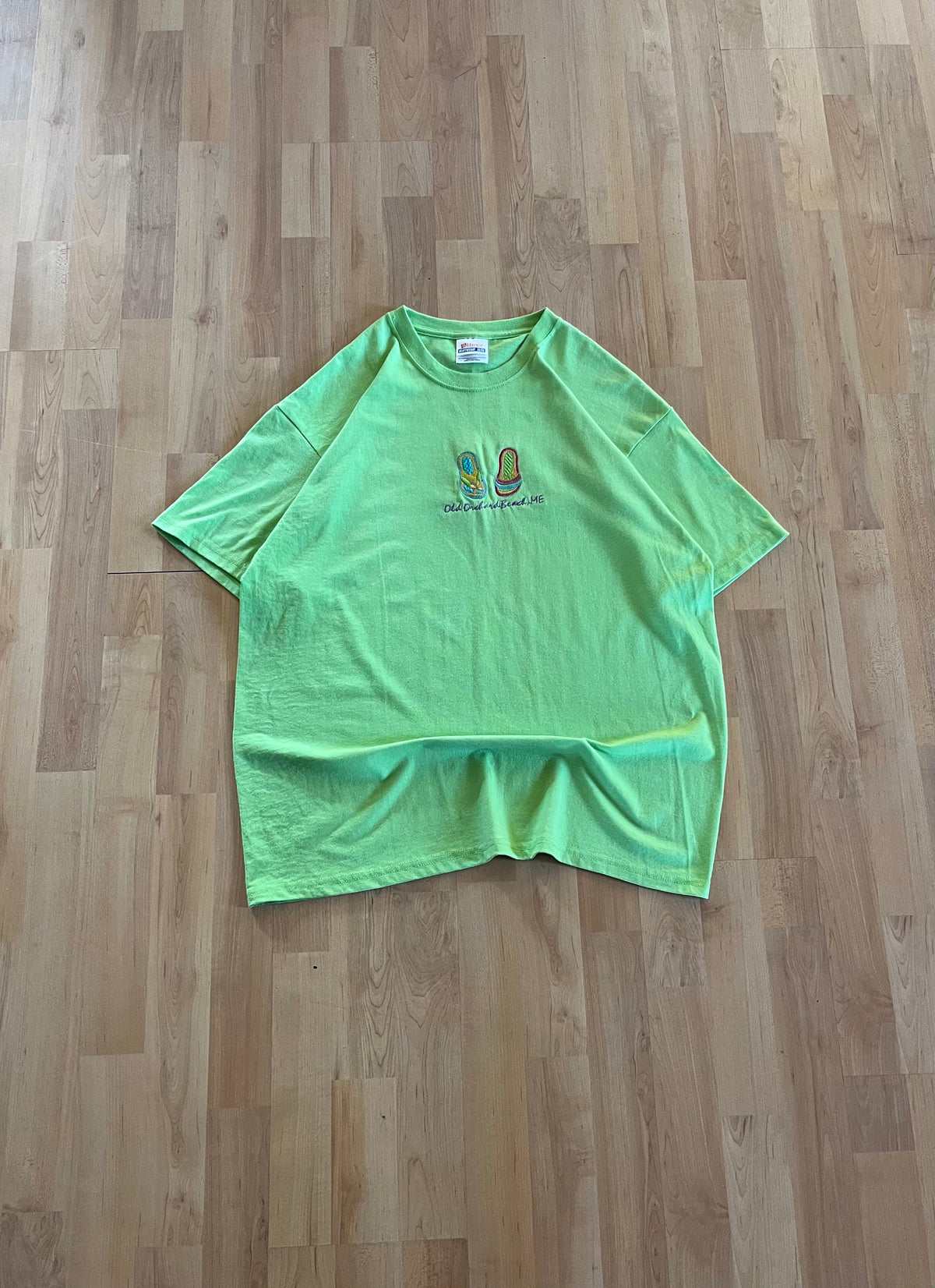 00s Lime Green Embroidered Flip-Flops Graphic Old Orchard Beach T-Shirt (L)