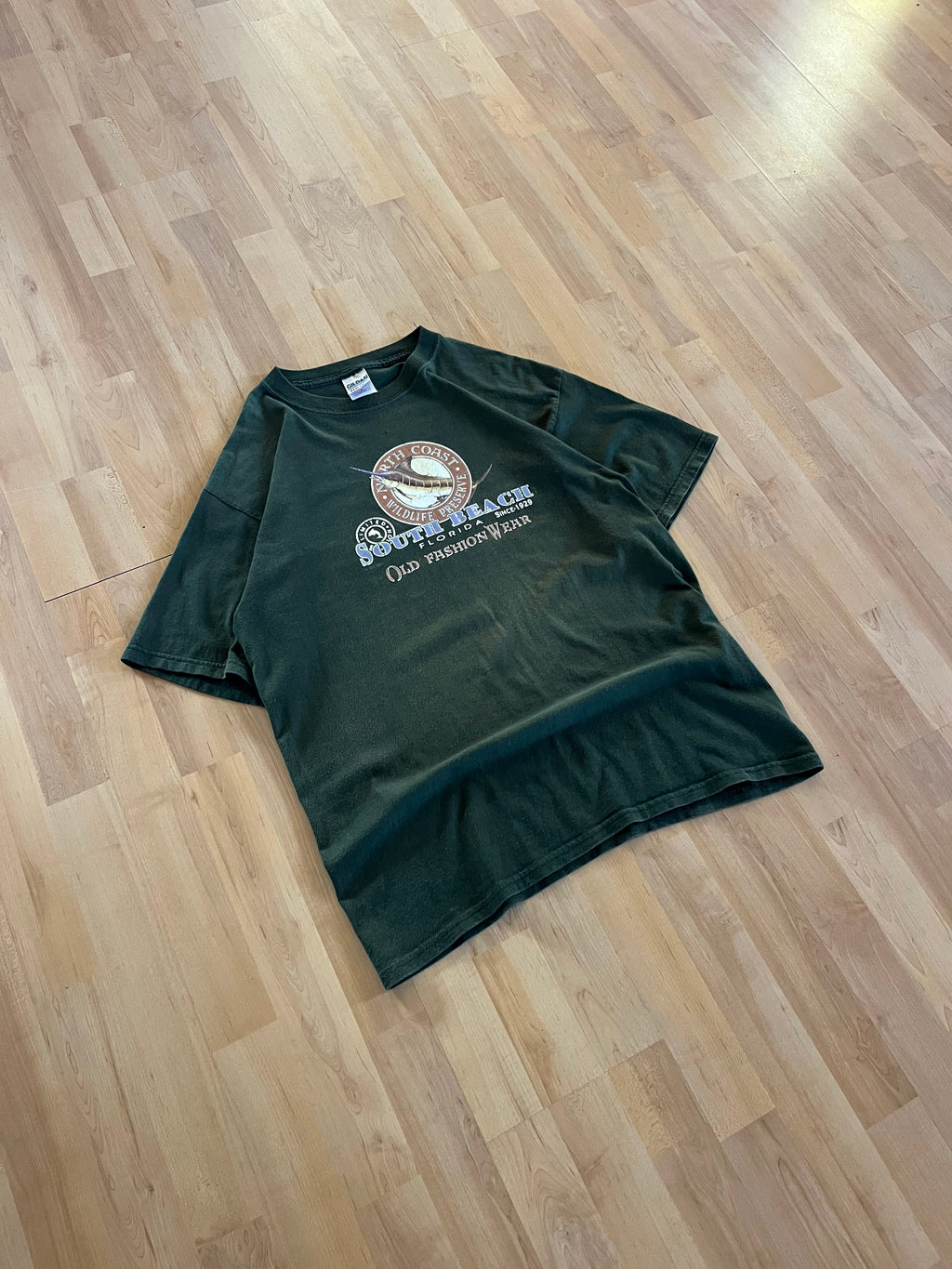 00s Forest Green Faded South Beach Florida Marlin Wildlife Preserve Graphic T-Shirt (L)