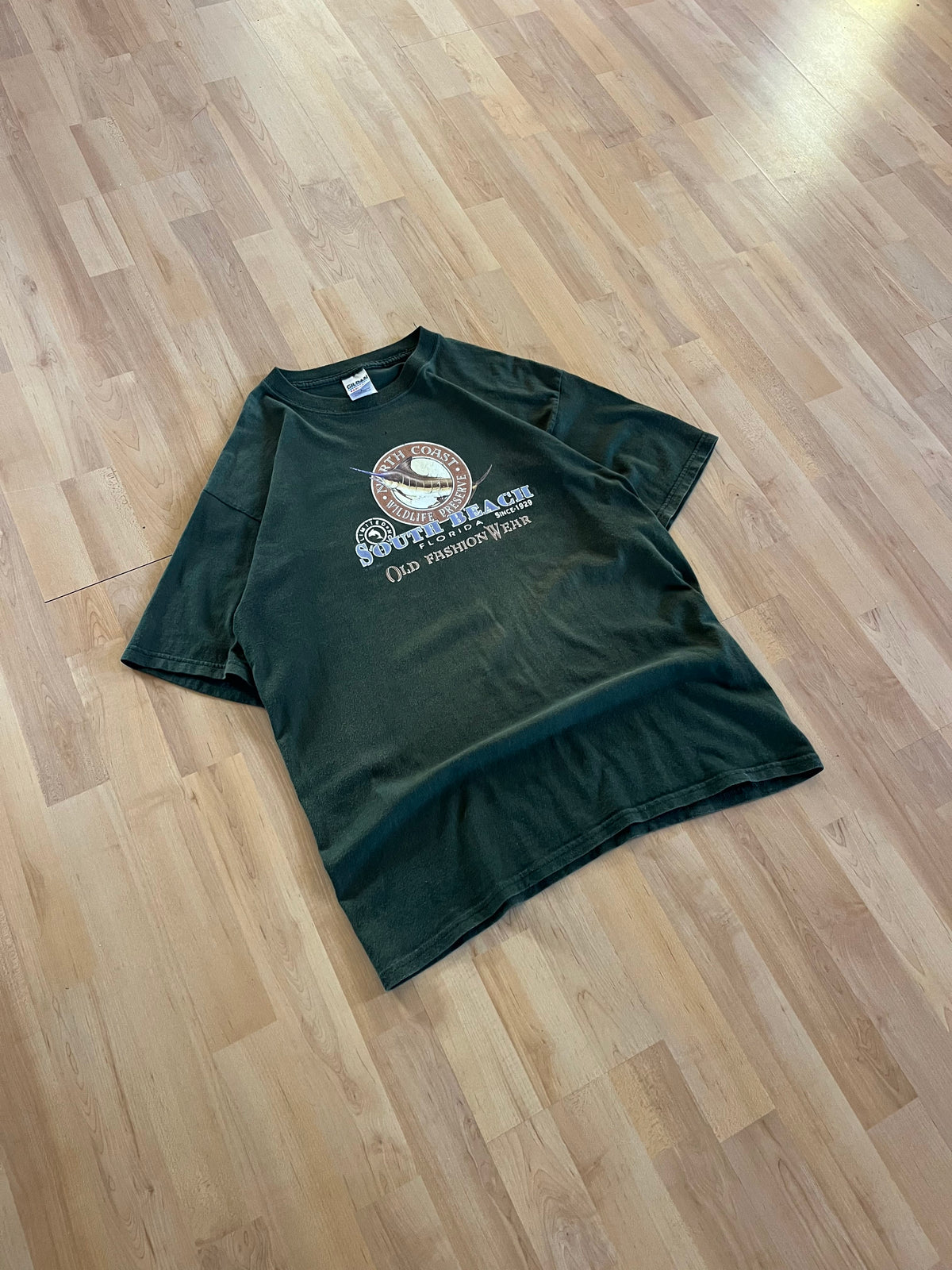 00s Forest Green Faded South Beach Florida Marlin Wildlife Preserve Graphic T-Shirt (L)