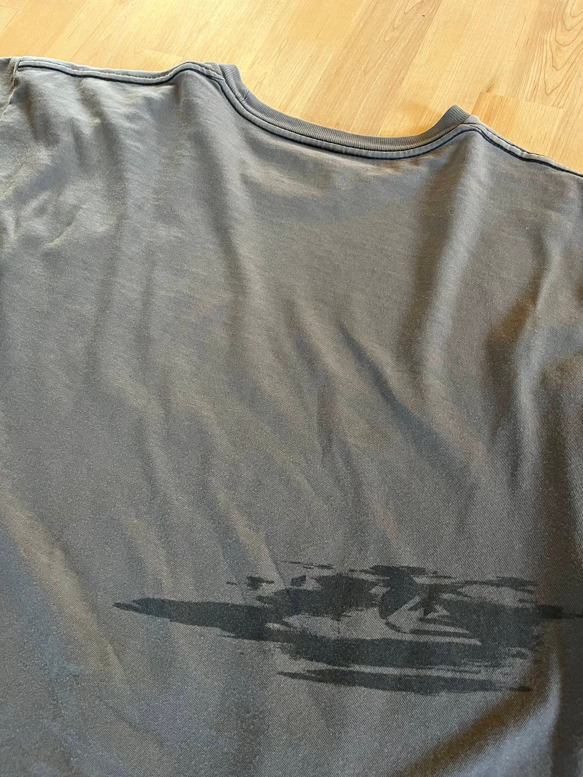 Y2K Charcoal Grey Quiksilver Brushstroke Graphic T-Shirt (XL)
