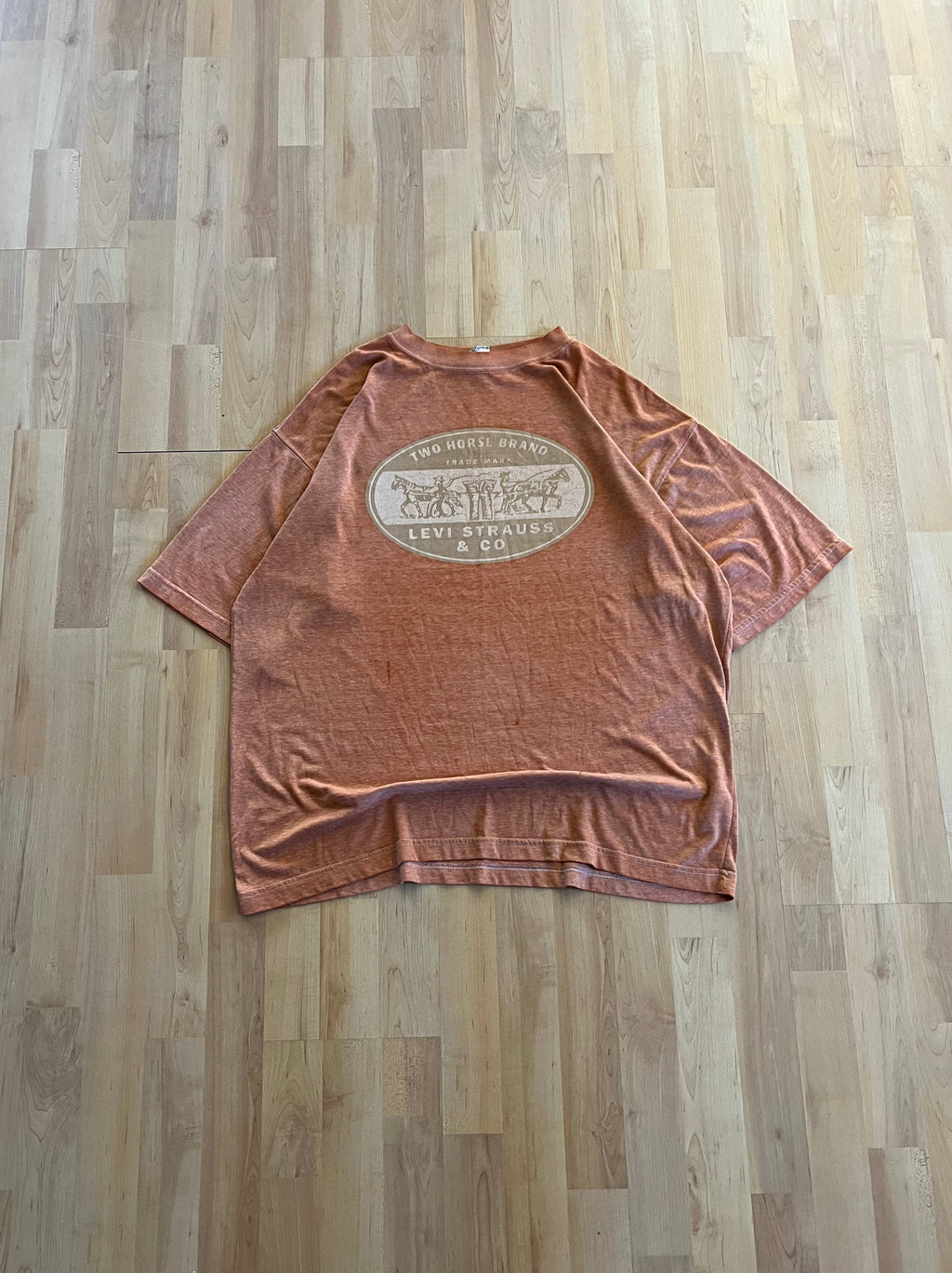 90s Faded Terracotta Orange  Levi's Two Horse Brand Oval Graphic T-Shirt (XL)