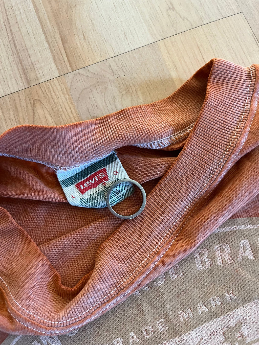 90s Faded Terracotta Orange  Levi's Two Horse Brand Oval Graphic T-Shirt (XL)