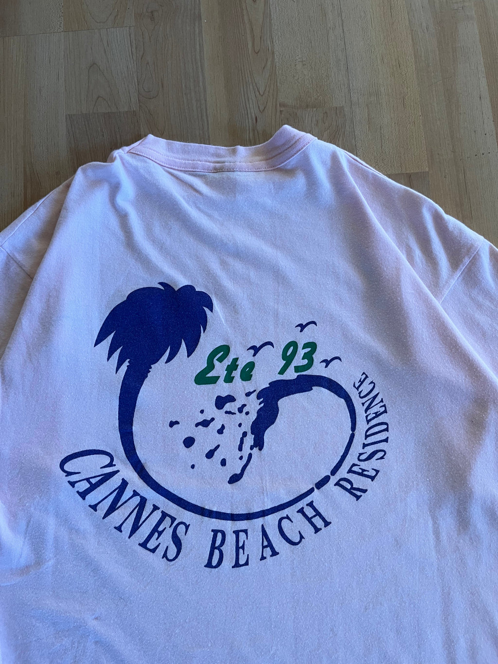 1993 Pink Single Stitch Cannes Beach Residence Palm Tree Graphic T-Shirt ()