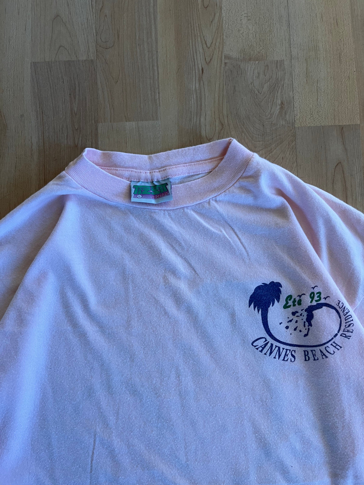 1993 Pink Single Stitch Cannes Beach Residence Palm Tree Graphic T-Shirt ()