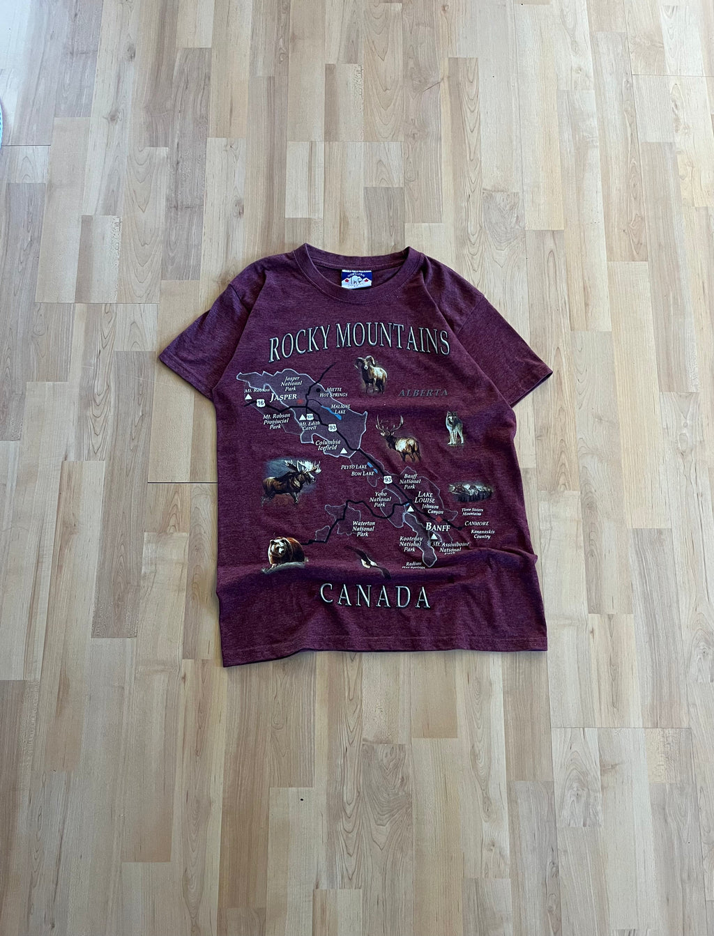 00s Burgundy Rocky Mountains Alberta Wildlife Map Graphic T-Shirt (S)