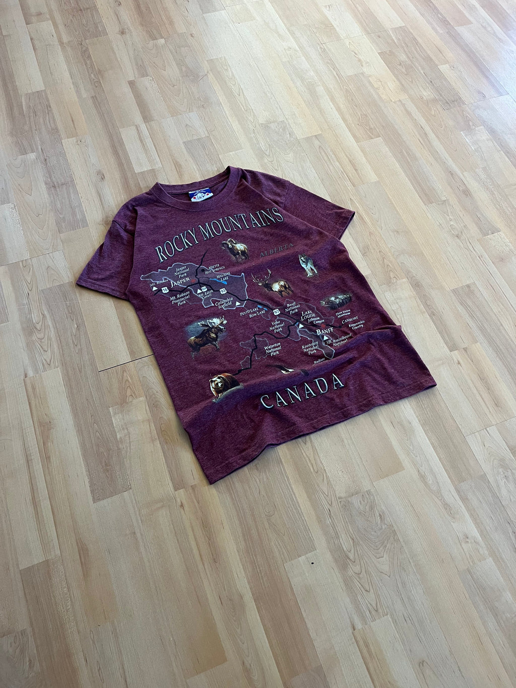 00s Burgundy Rocky Mountains Alberta Wildlife Map Graphic T-Shirt (S)