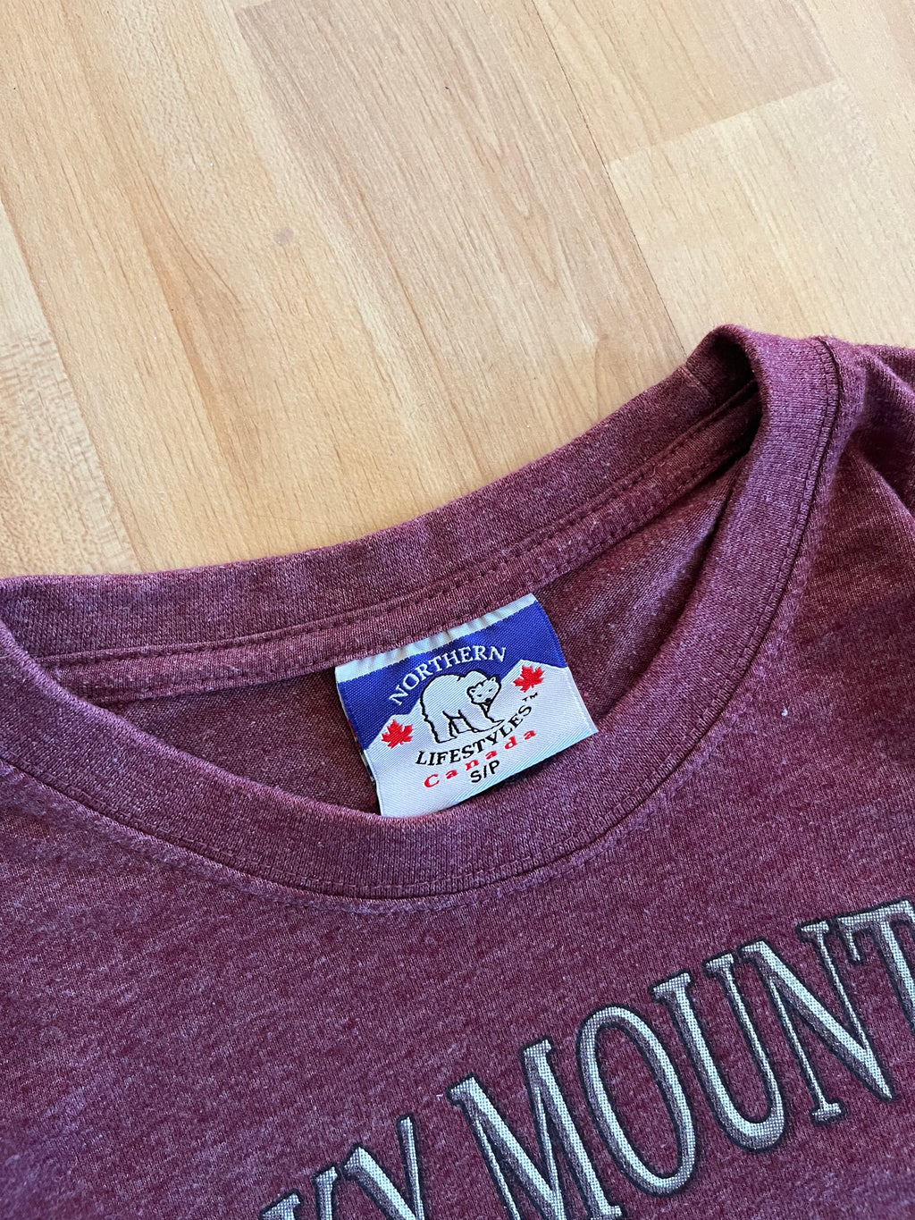 00s Burgundy Rocky Mountains Alberta Wildlife Map Graphic T-Shirt (S)