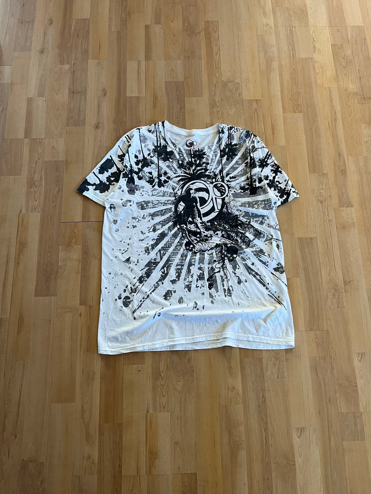 Y2K White & Black Ocean Pacific Sunburst All-Over Print T-Shirt (L)
