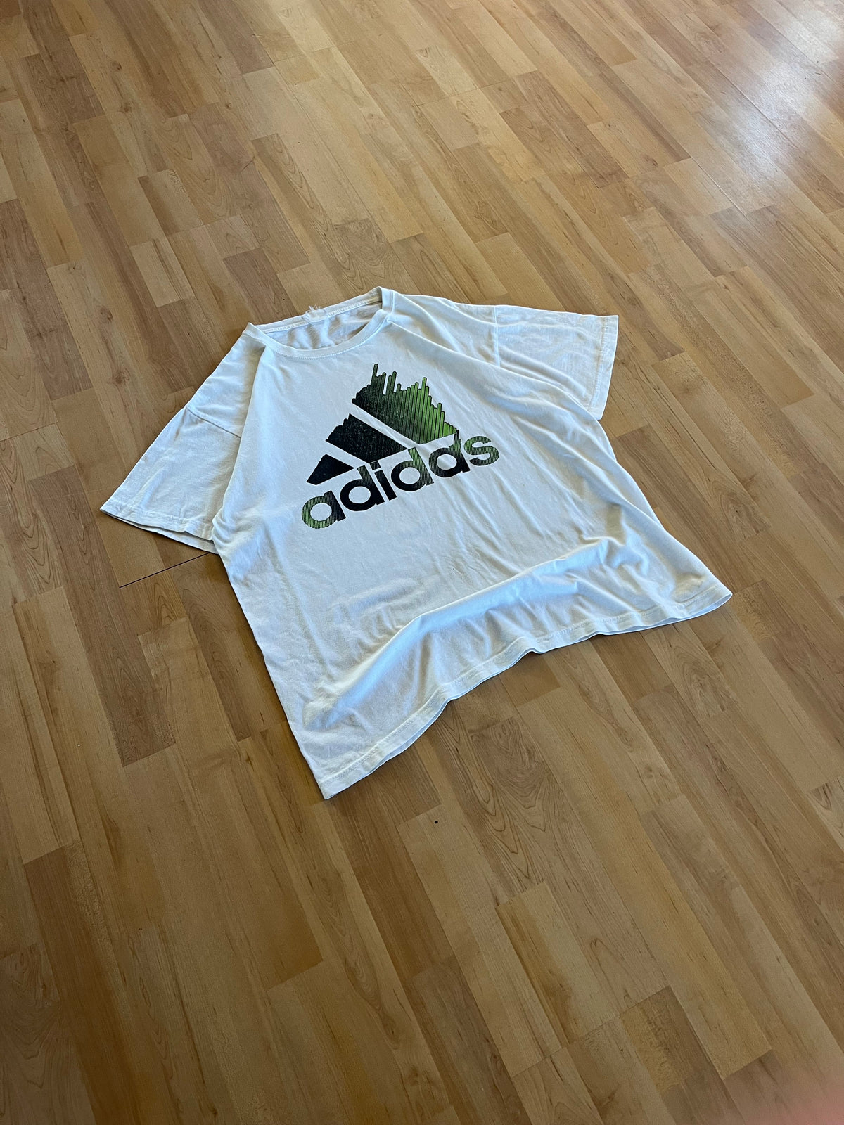 00s White & Green Heavyweight Adidas Gradient Glitch Graphic T-Shirt (M)