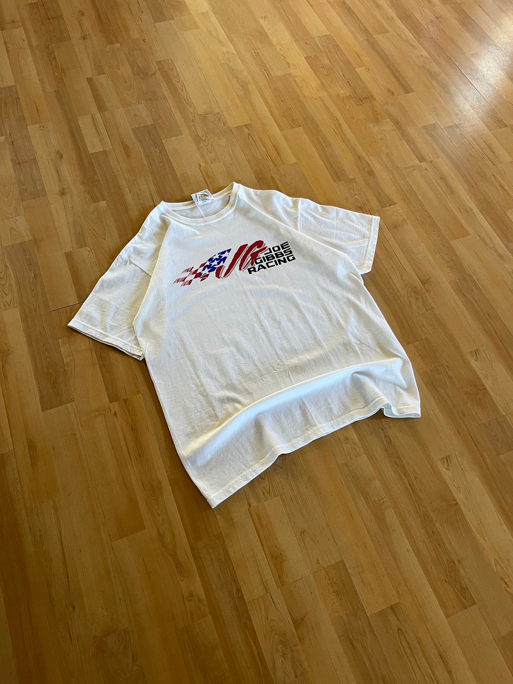 00s White Chase Authentics Joe Gibbs Racing NASCAR Graphic T-Shirt (L)