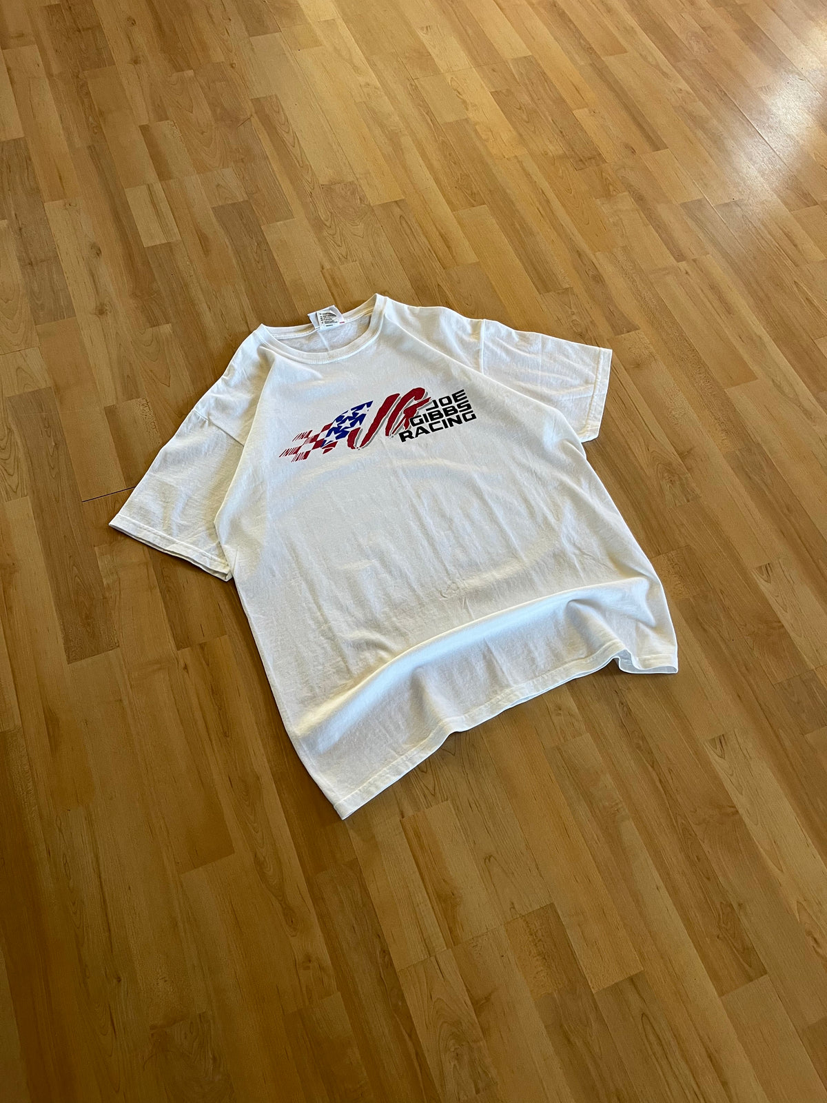 00s White Chase Authentics Joe Gibbs Racing NASCAR Graphic T-Shirt (L)