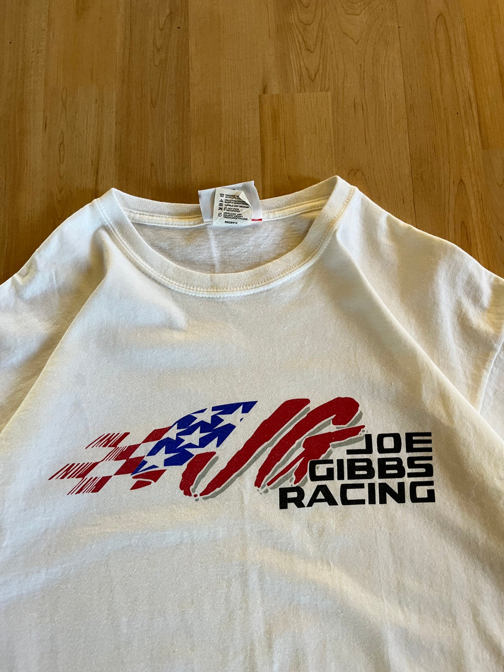 00s White Chase Authentics Joe Gibbs Racing NASCAR Graphic T-Shirt (L)