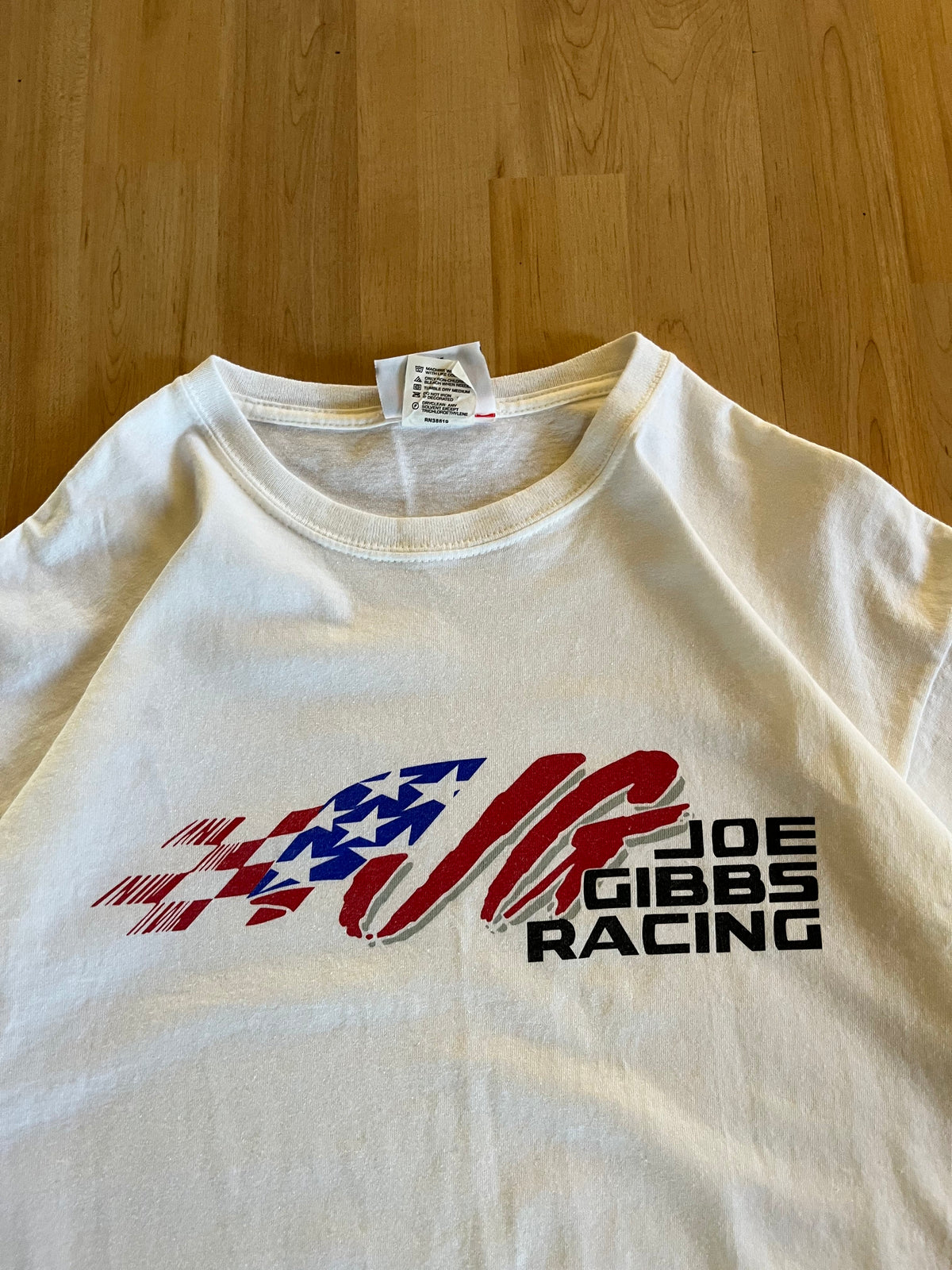 00s White Chase Authentics Joe Gibbs Racing NASCAR Graphic T-Shirt (L)