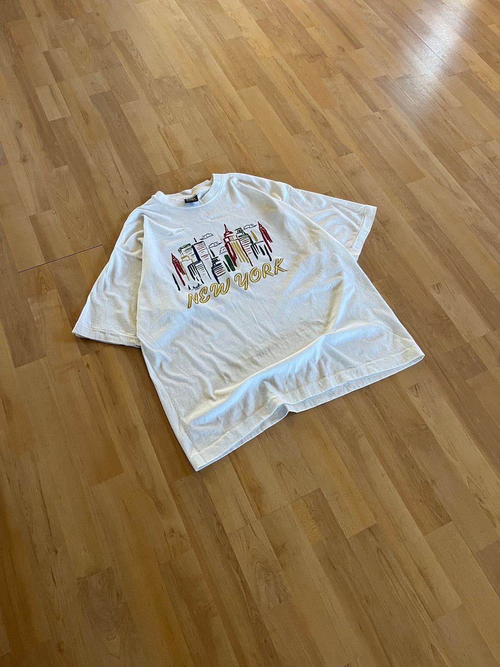 90s White Single Stitch New York Artsy Skyline Graphic T-Shirt (L)