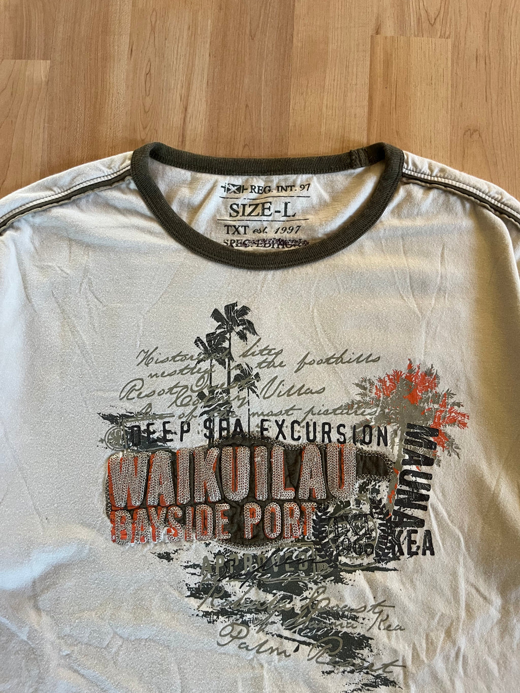 Y2K Cream Waikuilau Bayside Port Sufwear Heavyweight Graphic T-Shirt (L)