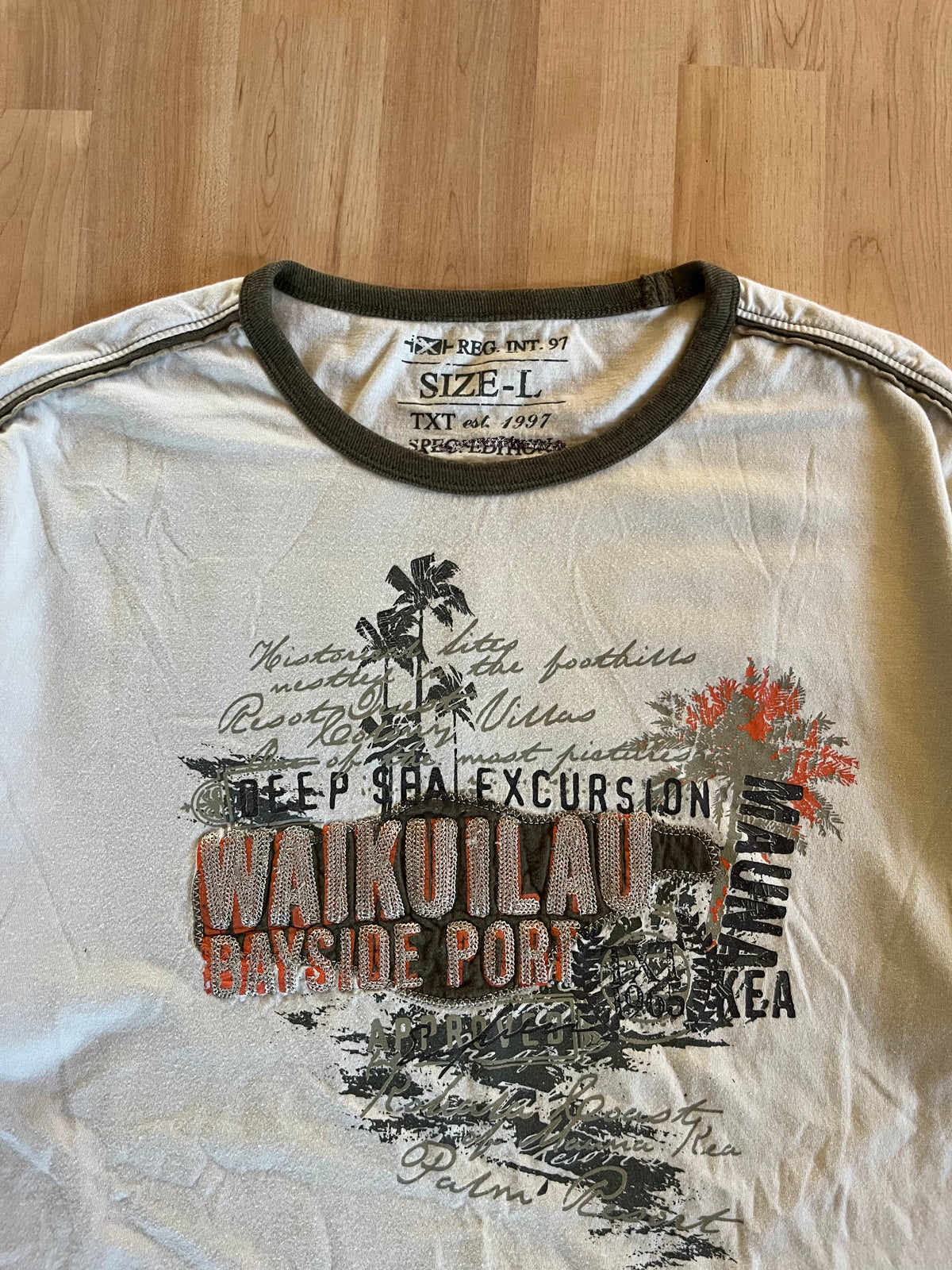 Y2K Cream Waikuilau Bayside Port Sufwear Heavyweight Graphic T-Shirt (L)