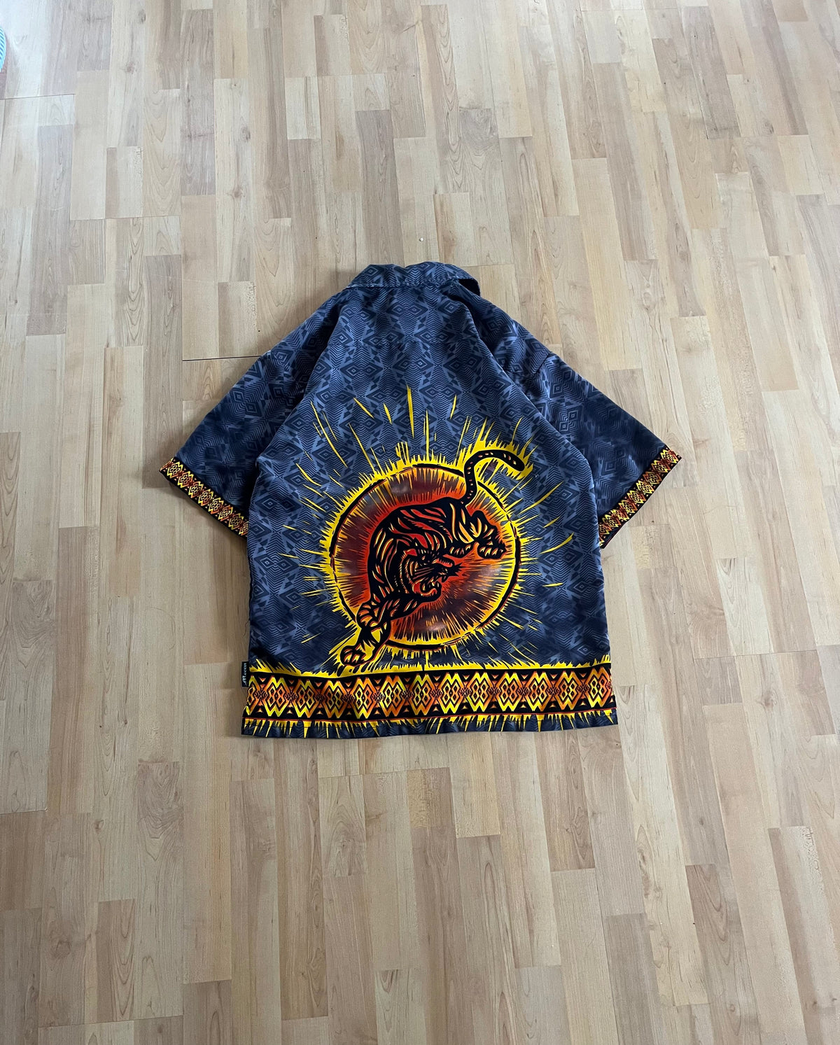 Y2K Lila Mecca Satin Tiger Sun Graphic Button-Up Shirt (L)
