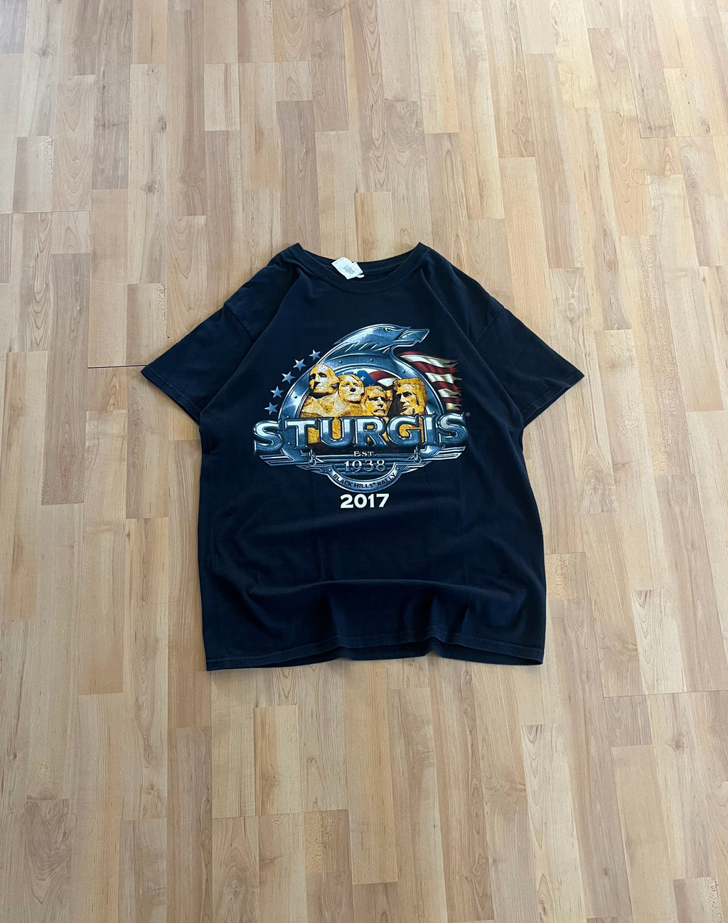2017 Black Sturgis Black Hills Rally Mount Rushmore Eagle Graphic T-Shirt (L)