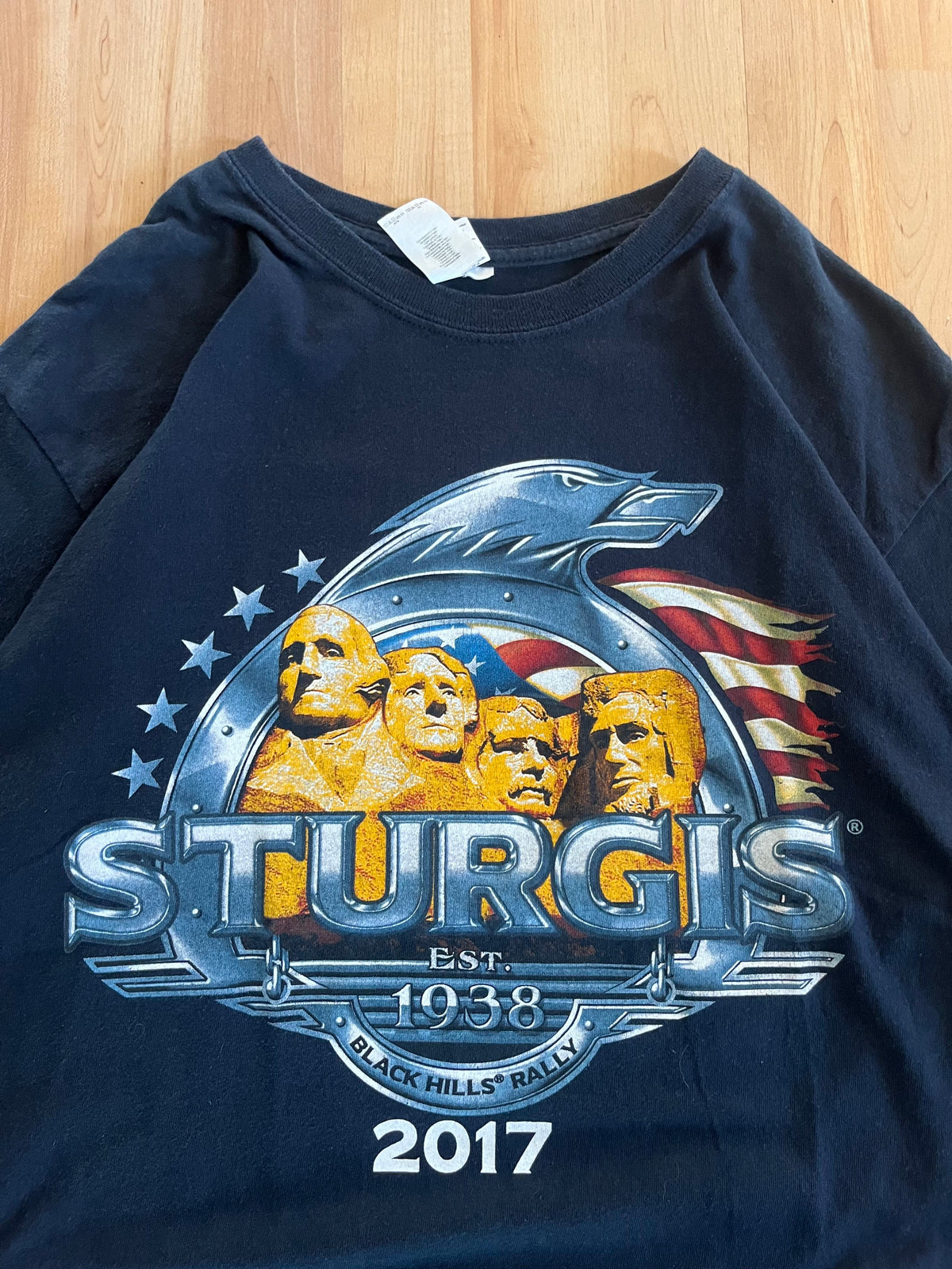 2017 Black Sturgis Black Hills Rally Mount Rushmore Eagle Graphic T-Shirt (L)