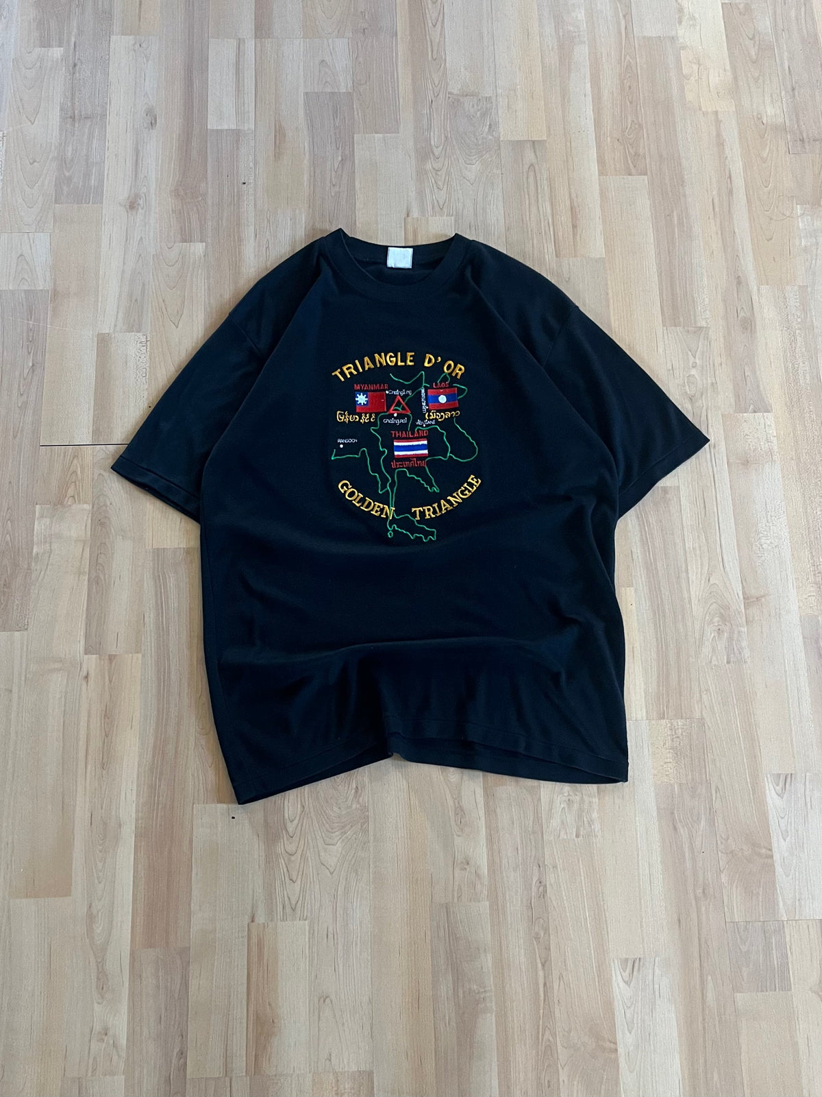 90s Black Single Stitch 'Triangle D'Or' Thailand Embroidered Map T-Shirt (L)