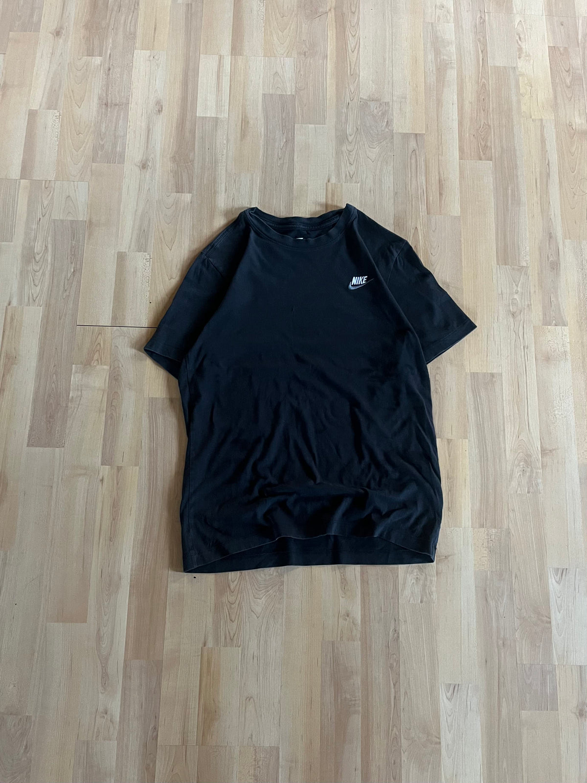 2010s Black Nike Small Swoosh Chest Logo Graphic T-Shirt (S)