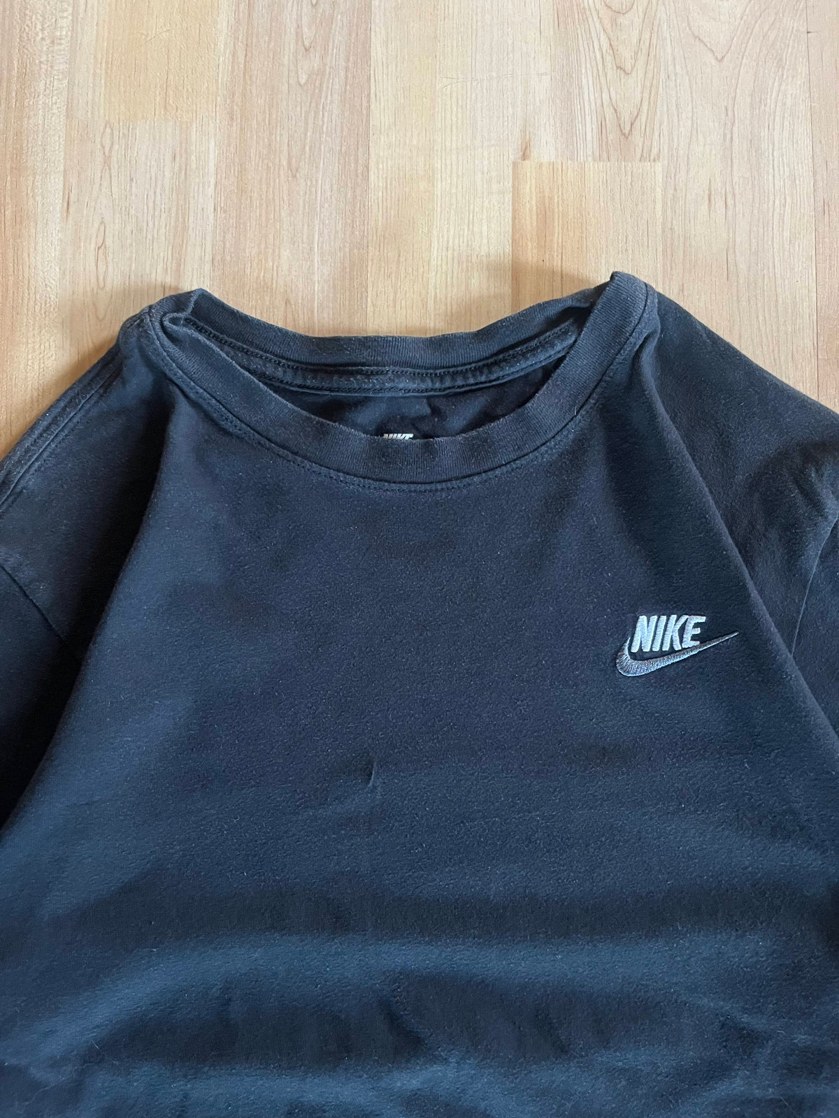 2010s Black Nike Small Swoosh Chest Logo Graphic T-Shirt (S)