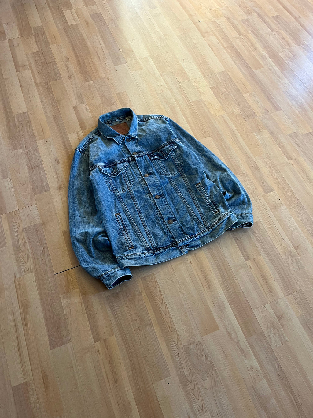 00s Blue Levi's Denim Button-Up Trucker Jacket (M)