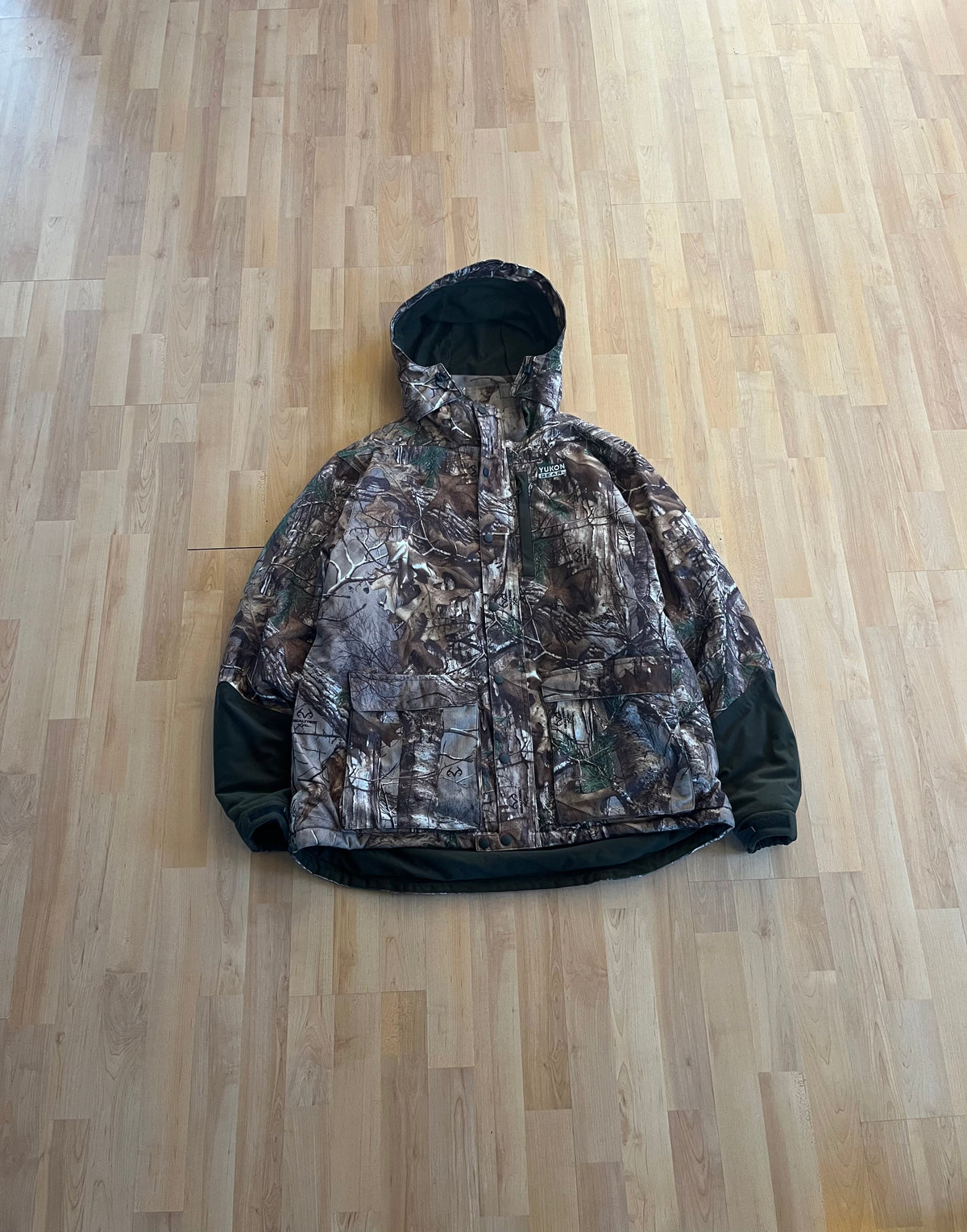 00s Realtree Camo Yukon Gear Hooded Zip-Up Hunting Jacket (XL)