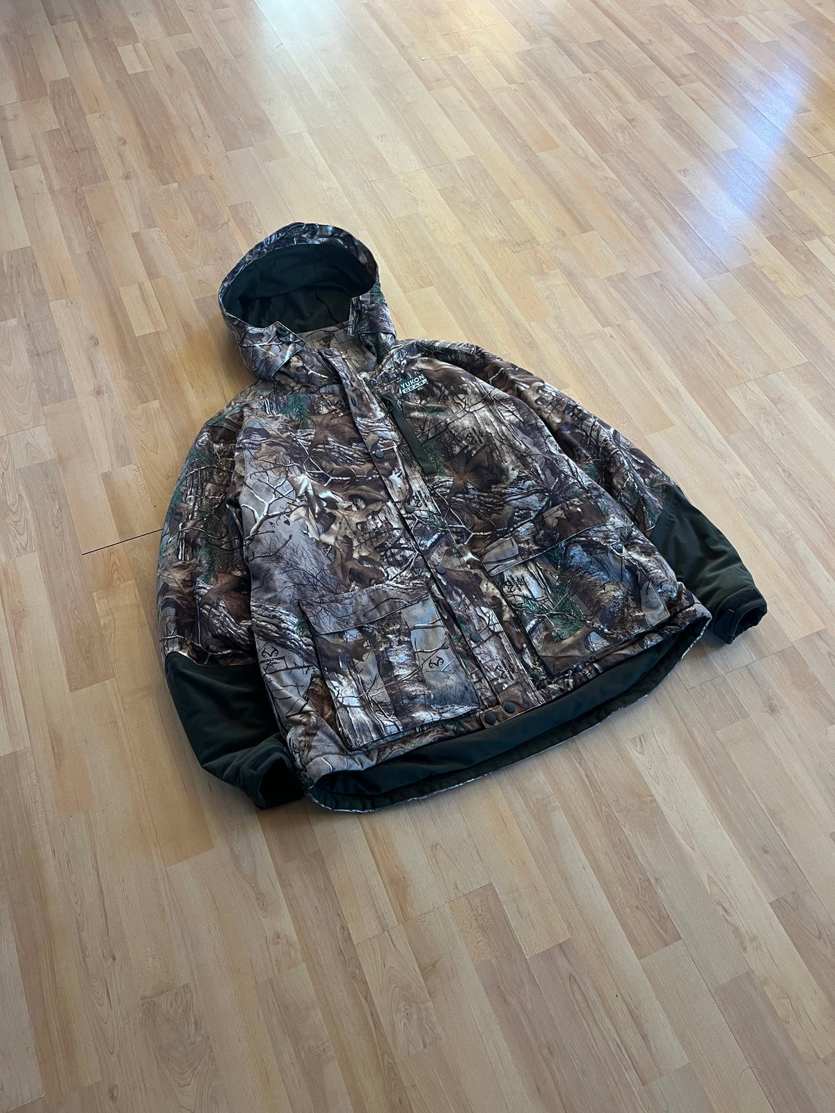 00s Realtree Camo Yukon Gear Hooded Zip-Up Hunting Jacket (XL)